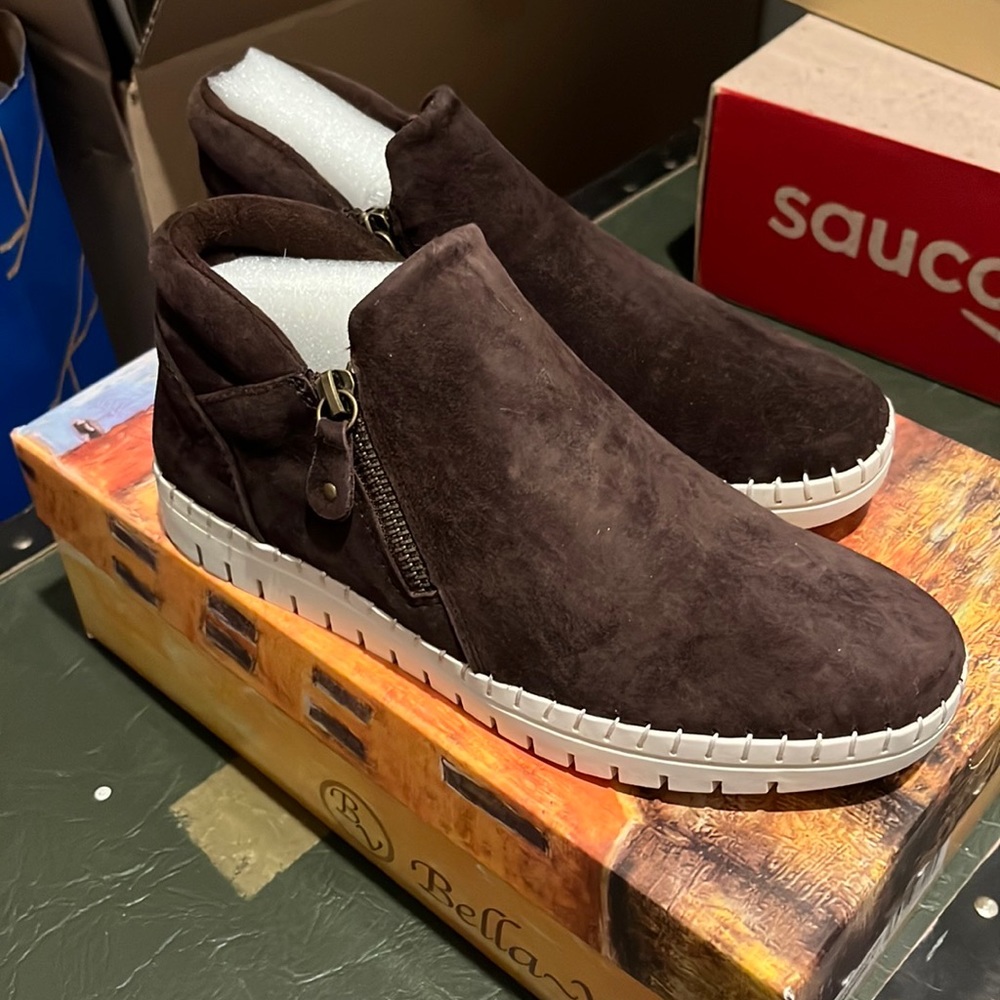 Women’s Leather Sneakers